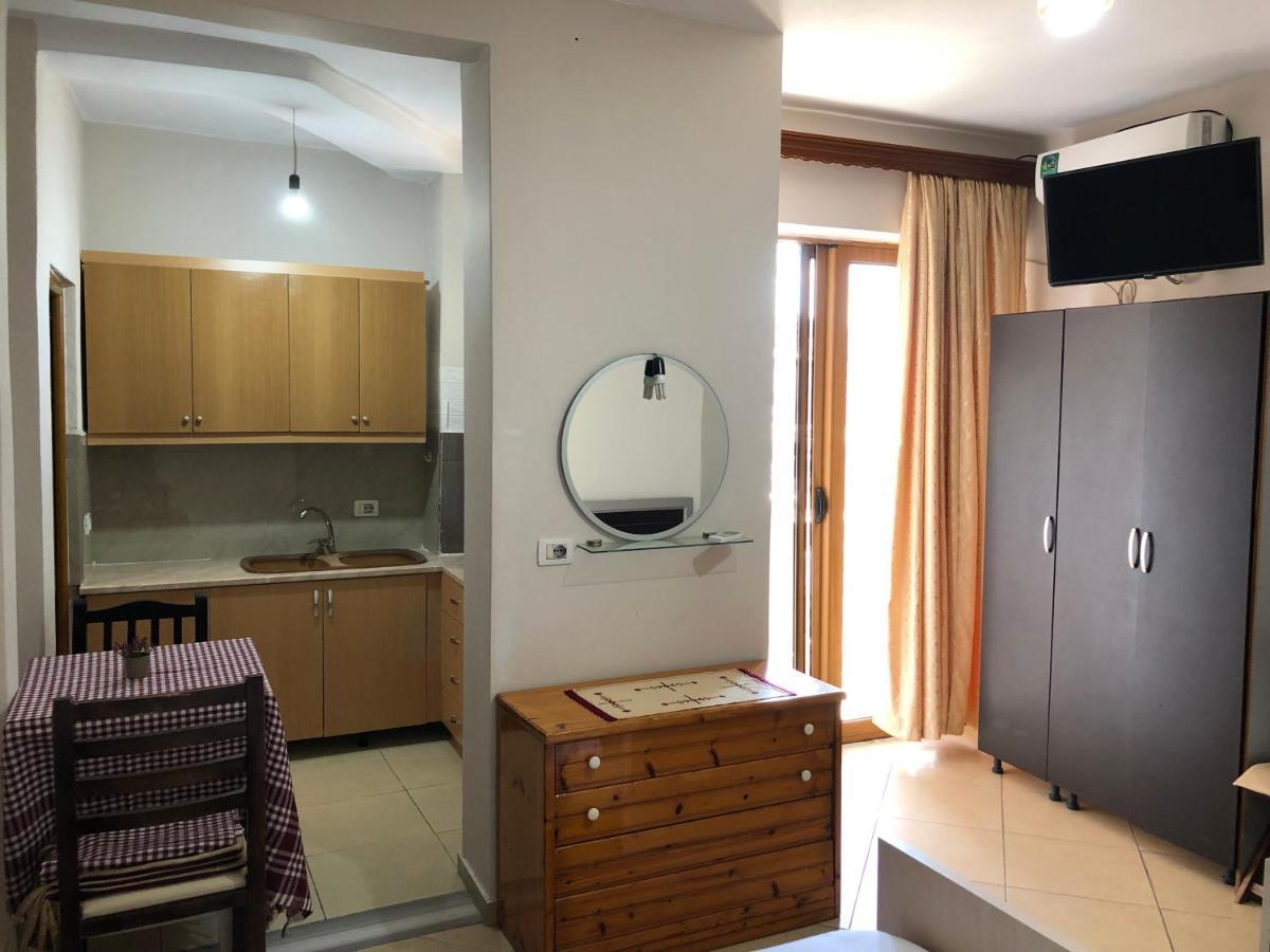 Elisabeta Apartments Sarande Bagian luar foto